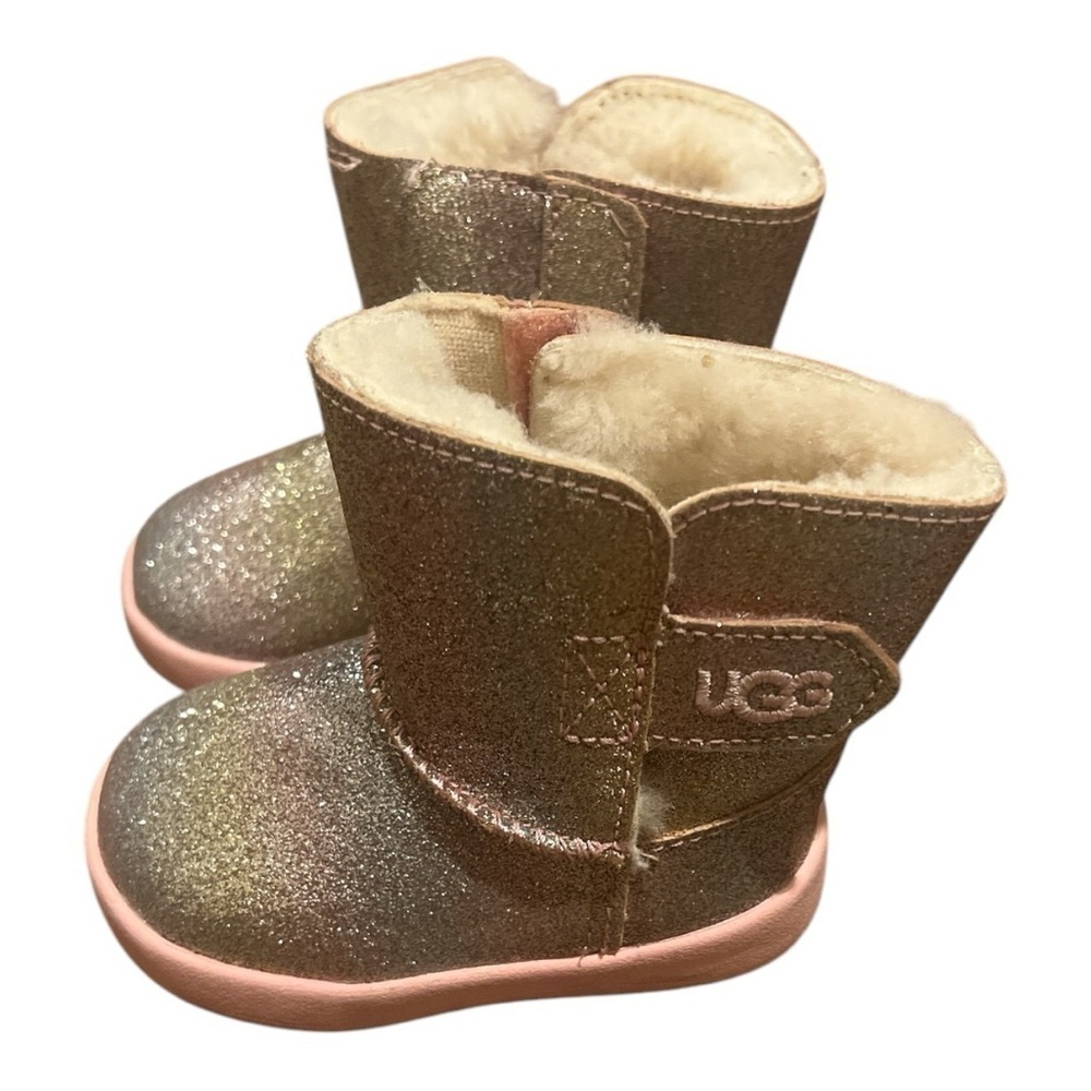 UGGS - Picture 2 of 5